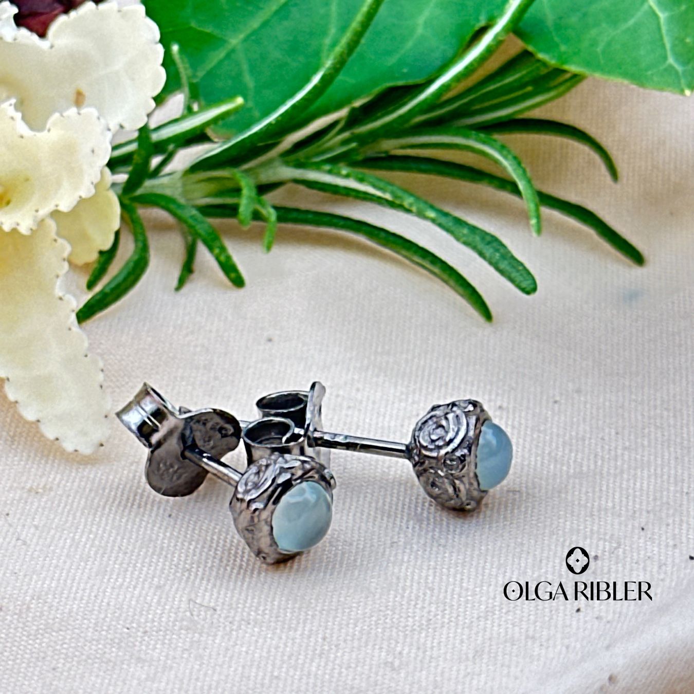 Olga Ribler Orecchini pendenti & Orecchini a lobo: Ohrstecker mit Chalcedon, Silber rhodiniert – Nuovo (secondo la descrizione) da Luzern venduto da MonikaS03 1
