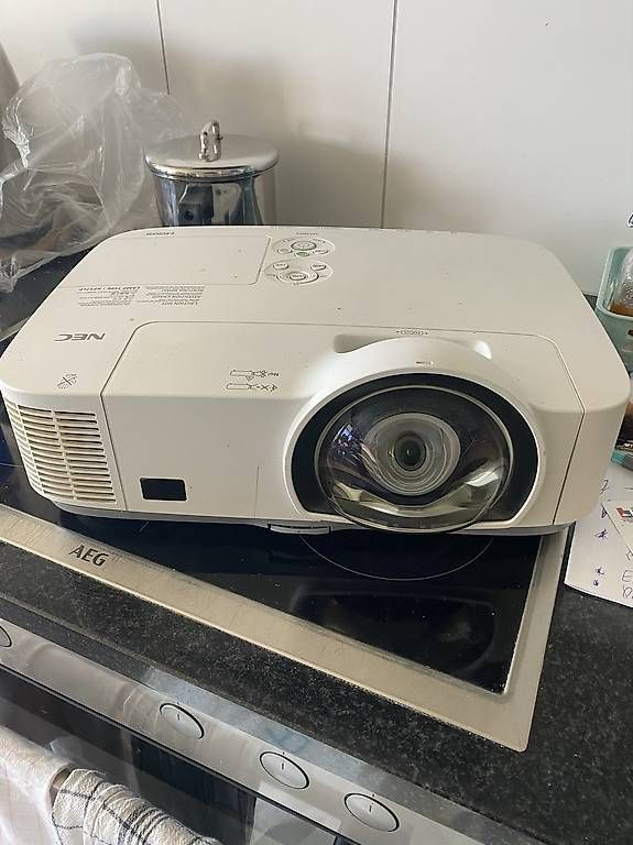 Videoprojektoren: Projecteur NEC  – Gebraucht aus Gland von gil_8782