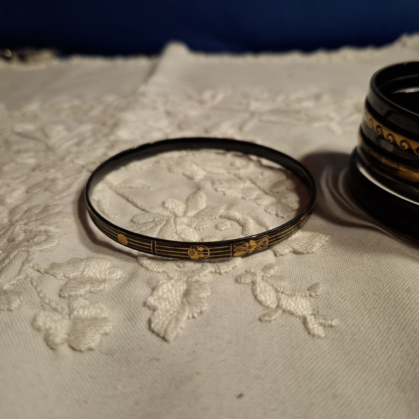 Bracelets: 17 Armreife Michaela Frey – D'occasion à Nürensdorf par DANG3REUX 1