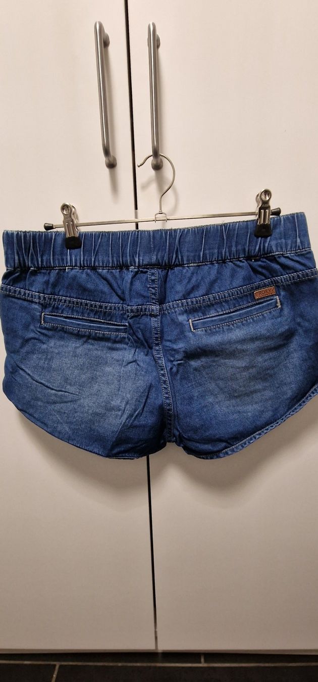 Roxy Pantaloni: Roxy Shorts – Usato da Oftringen venduto da bin_2wk8 1