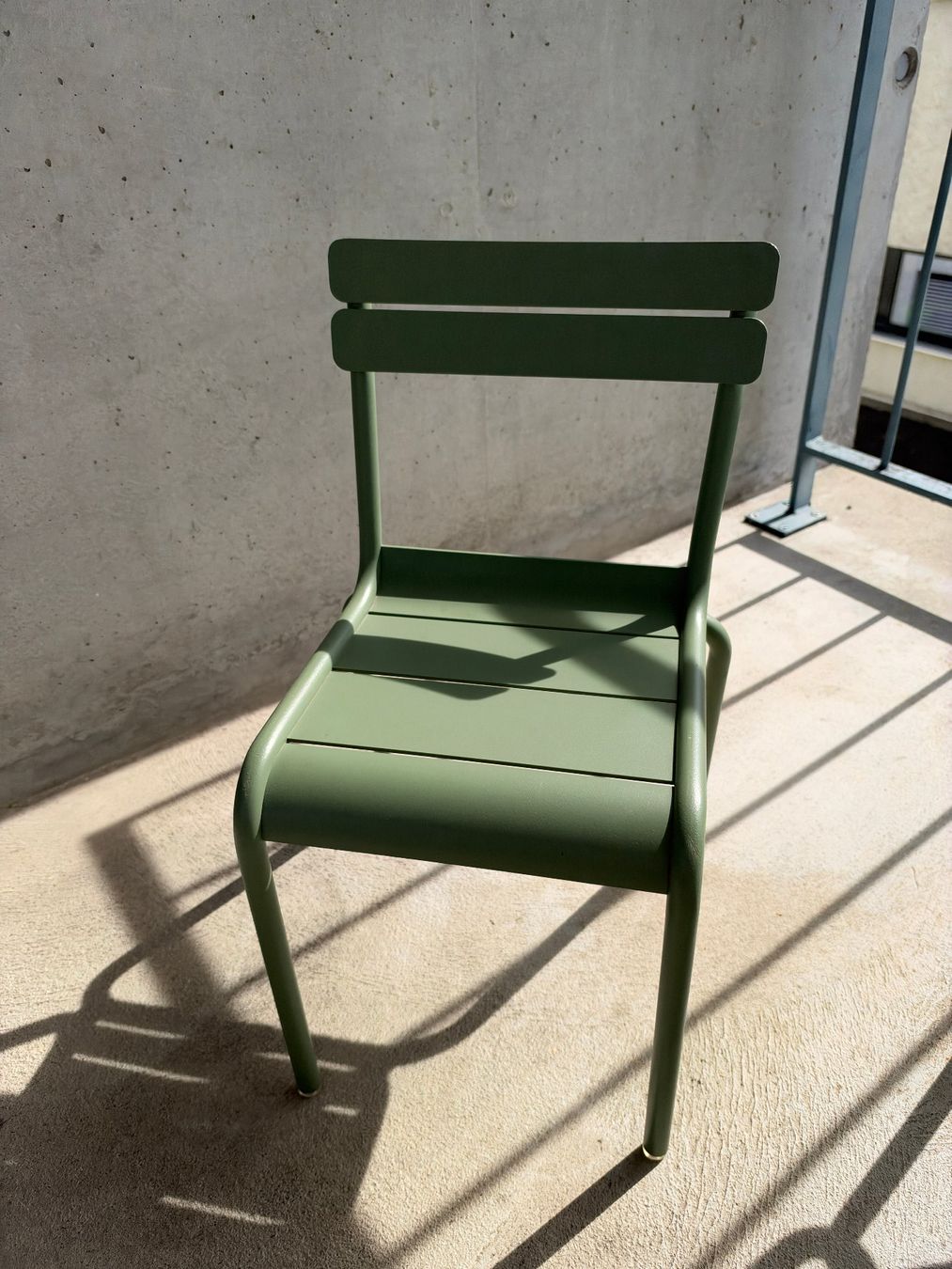 Fermob Set di tavolo e panche: Fermob Luxembourg Kindertisch mit Stühlen – Usato da Zürich venduto da papillon8000 3