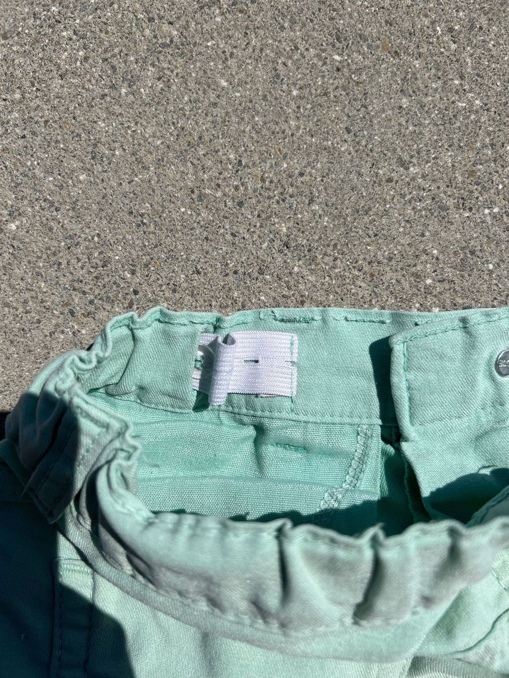 Pantaloni: Jeans-Shorts Grösse 128 – Usato da Niederhelfenschwil venduto da aur_ms6f 4