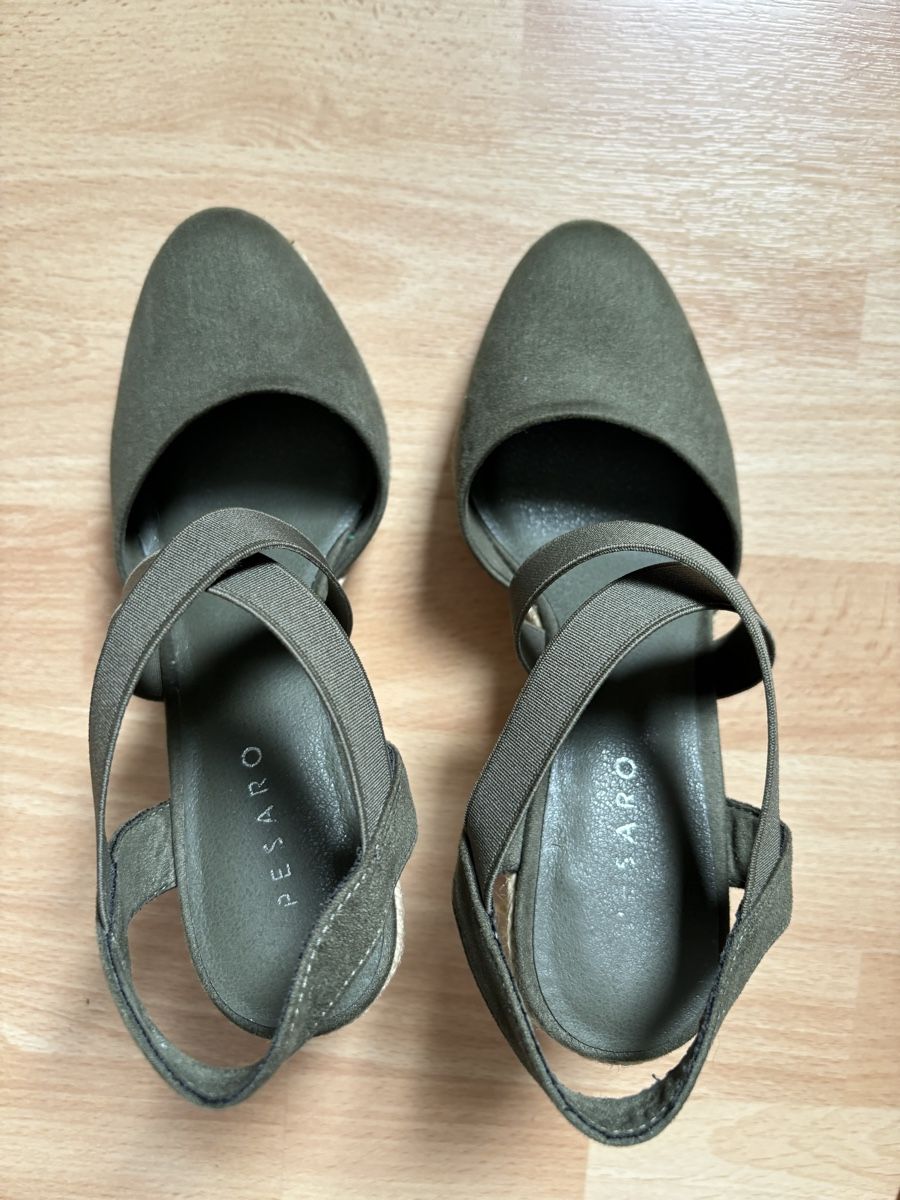 Scarpe da donna: Frauensommerschuhe gr. 36 – Usato da Rotkreuz venduto da kul_c5s9