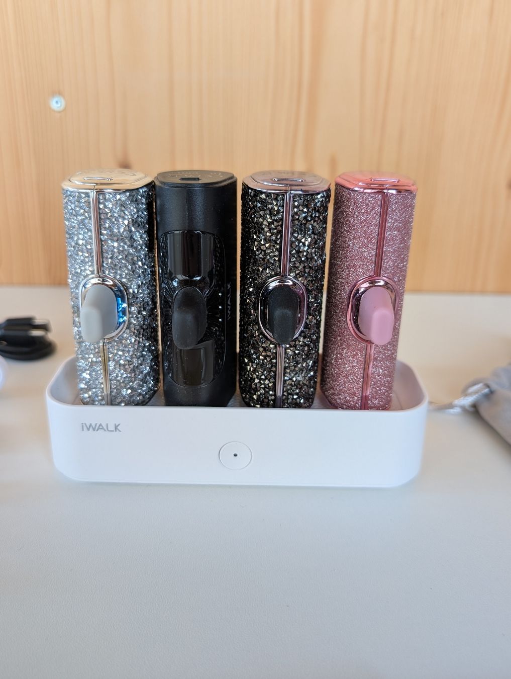 Caricabatterie: Powerbank mit Ladestation – Nuovo (secondo la descrizione) da Embrach venduto da bh80bHugi 2