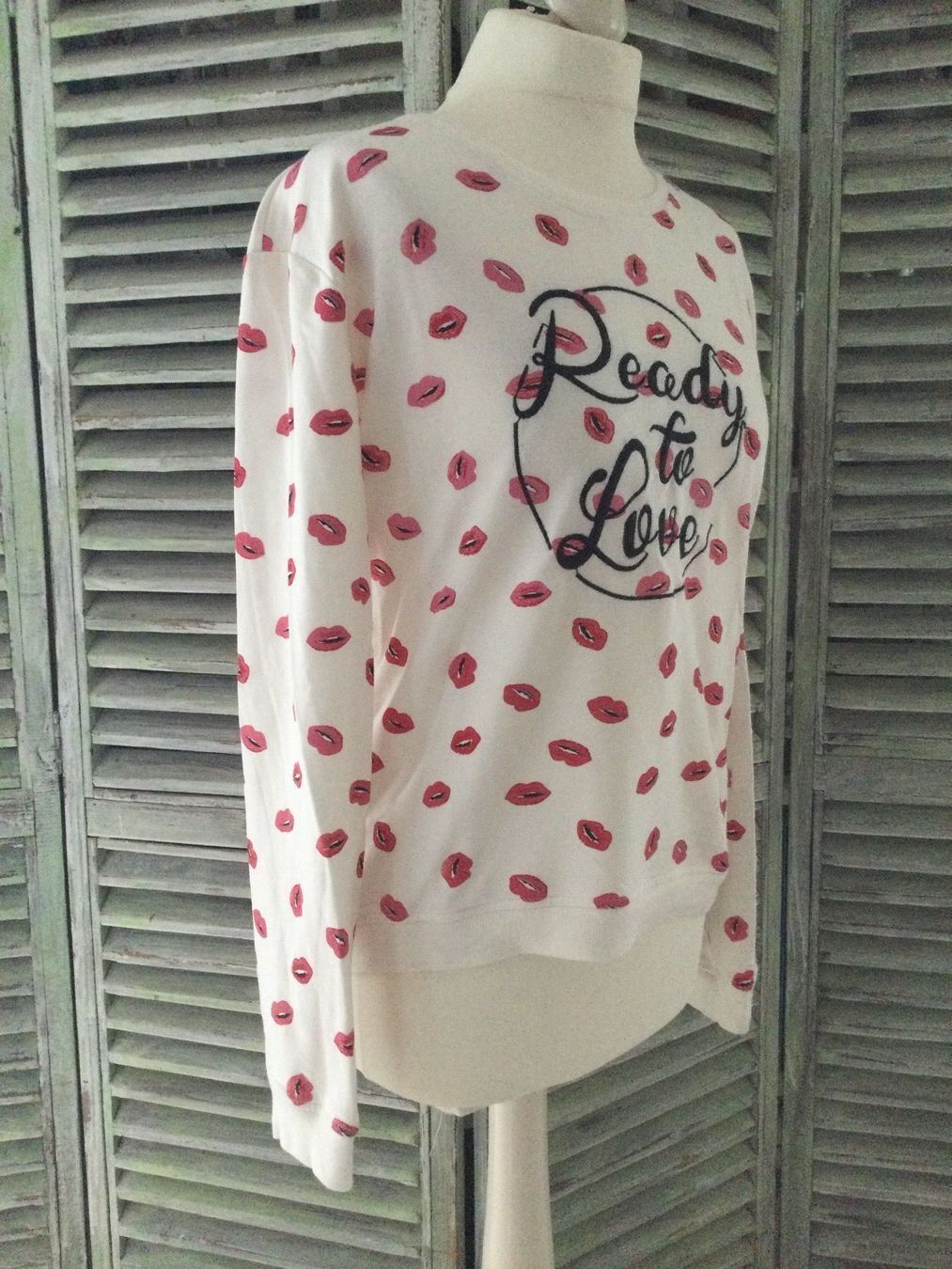 Pulls & Sweat-shirts: Pull blanc motifs bouche & broderies, taille M – Neuf (Voir description) à Agiez par chouchanelle 2