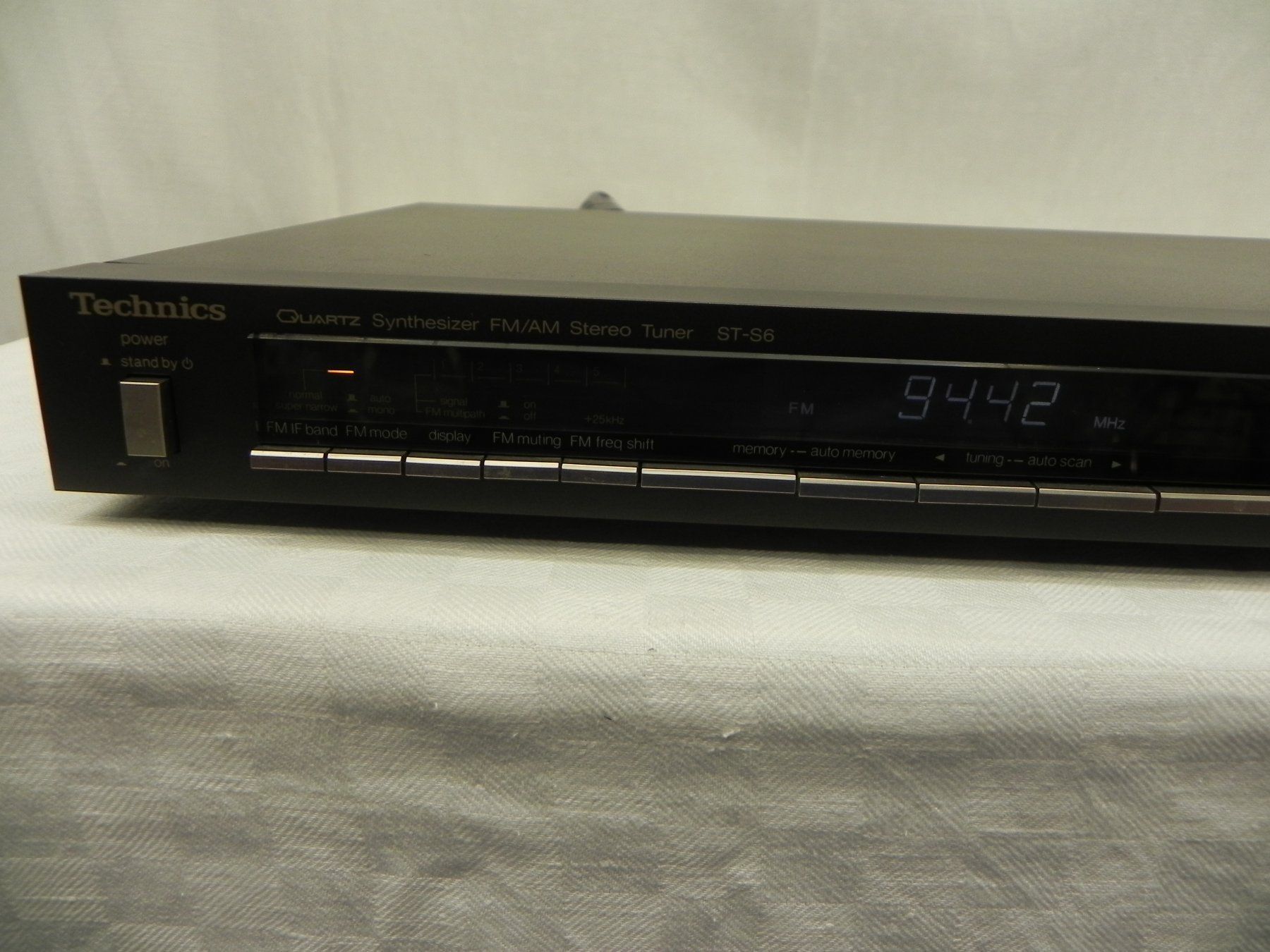 Technics Radio: Technics ST-S6 Tuner – Usato da Basel venduto da Life-Style-Art 1