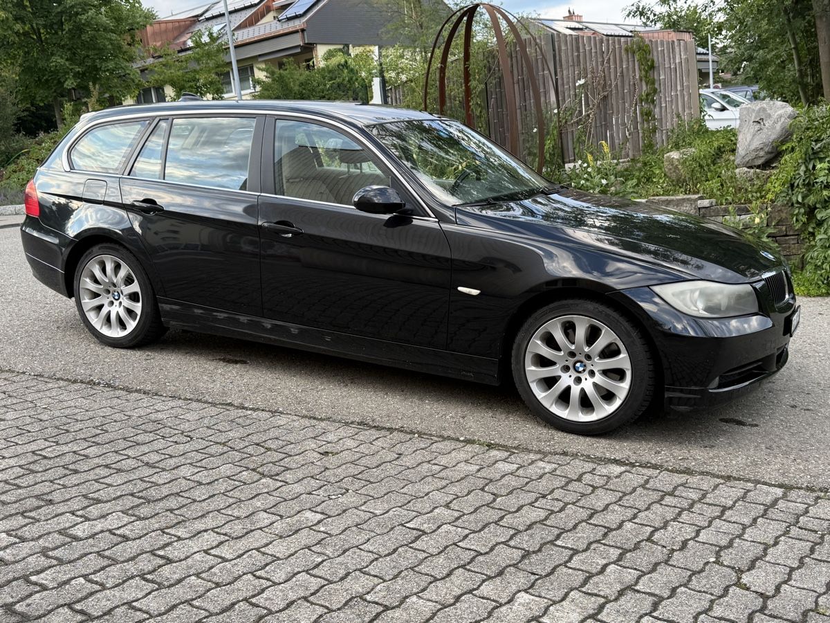 BMW Autos: BMW 325xi Touring – D'occasion à St.Gallen par nouah 1