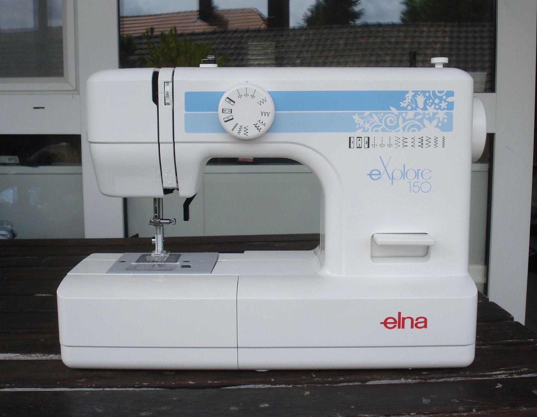 Elna Macchine da cucire: Nähmaschine Elna eXplore 150, neu, mit Gratis-Versand. – Nuovo e nell'imballaggio originale da Olten venduto da Pat31