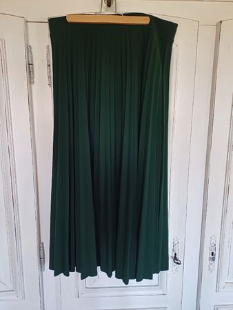 Elegant green pleated maxi skirt, EU 44