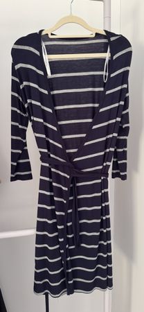 Calvin Klein gestreiftes Wrap-Kleid – Grösse S