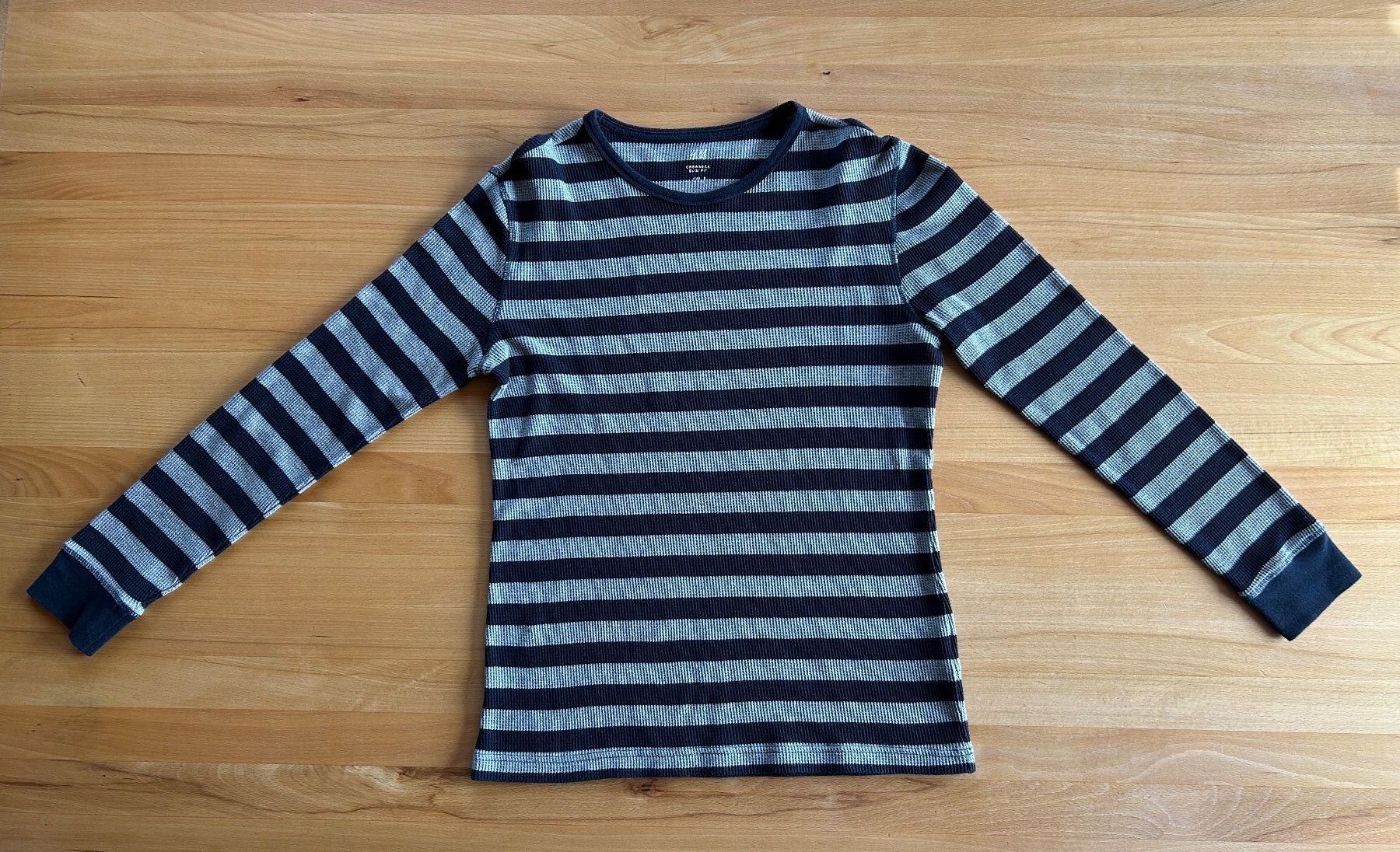 H&M Maglioni & Felpe: Hellgrau/Dunkelblau gestreifter Pullover Grösse S – Usato da Grosswangen venduto da che_gr