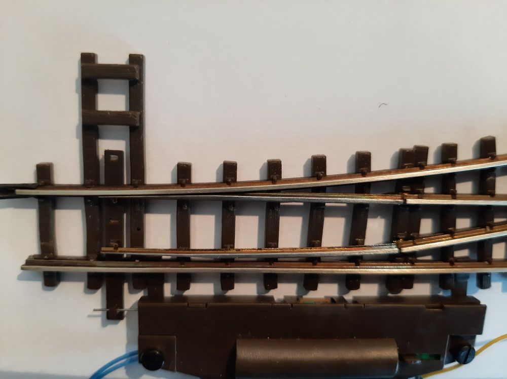 Bemo Modelleisenbahnen: Bemo H0m 4207 000 Weiche links 12° mit Antrieb – Gebraucht aus Thun von Schwarzsee48 3