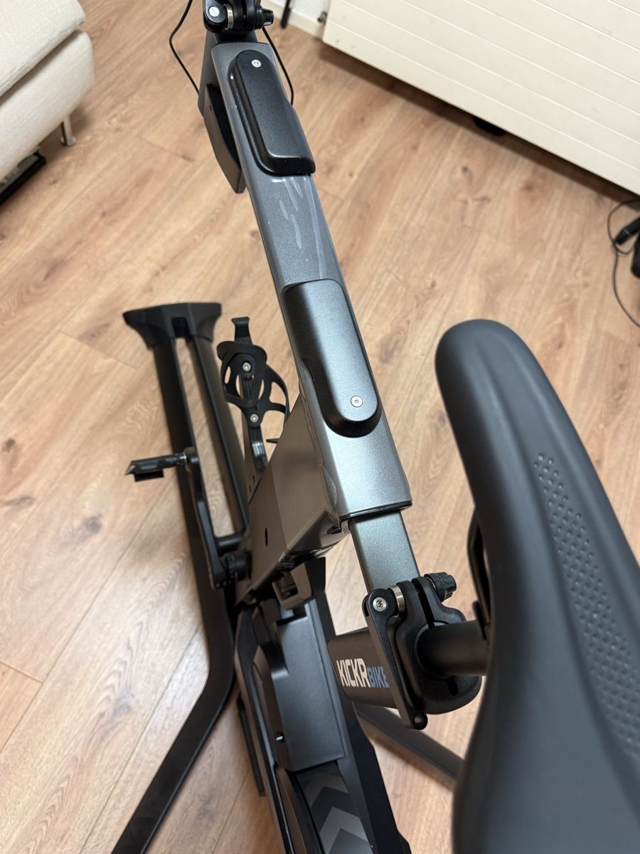 Wahoo Hometrainer: Wahoo KICKR BIKE PRO - Neuf – Nuovo (secondo la descrizione) da Cologny venduto da Luckylorenz 3