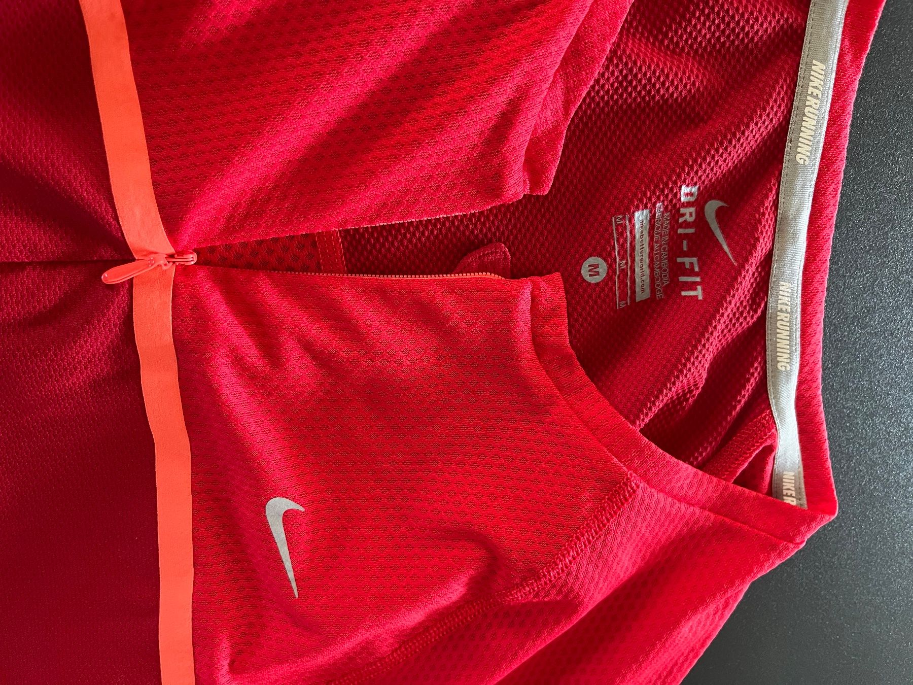 Nike T-shirt: Nike Running Dri-Fit Shirt – Usato da Zürich venduto da Danielan0 4