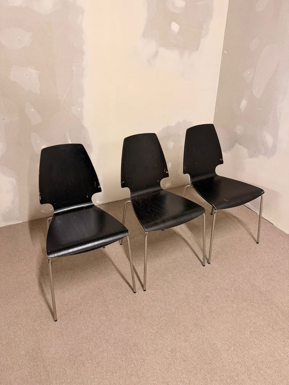 Ikea Chaises: Ikea Vilmar Stuhl in schwarz, stapelbar – D'occasion à Rickenbach ZH par Der-Insider 4