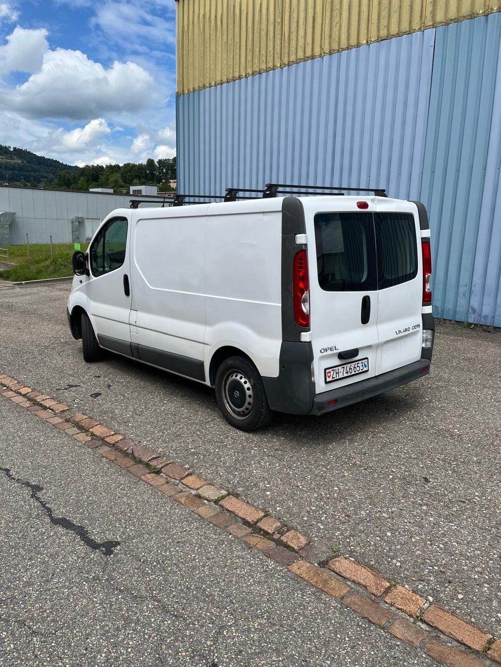 Opel Veicoli commerciali: Opel Vivaro 2.0 TDHF 27/30 – Usato da Laupen ZH venduto da Holzwurm_94 2