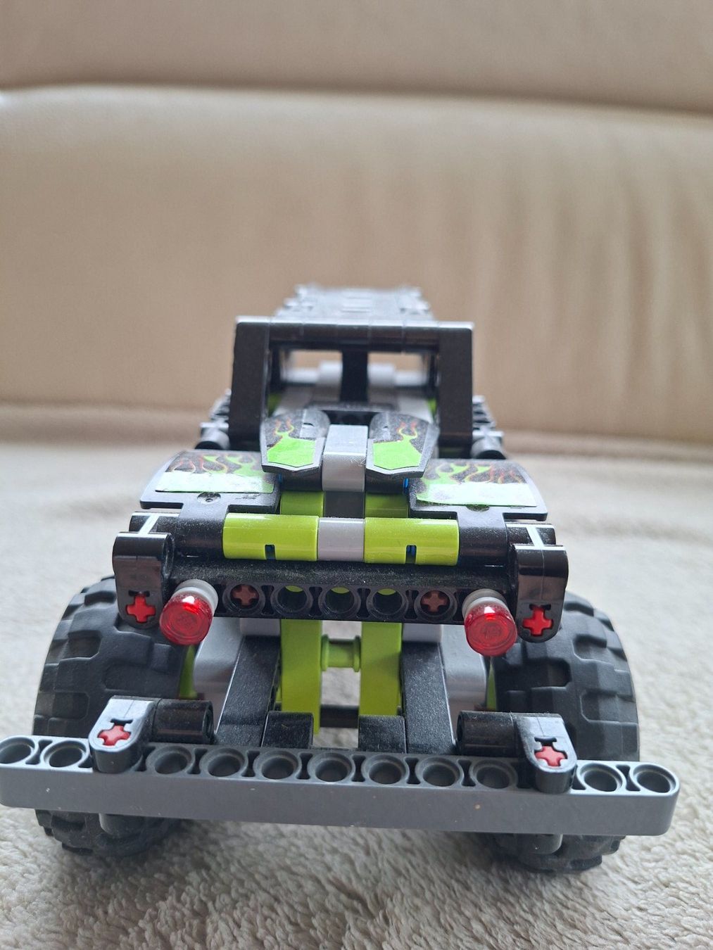 Lego Spielzeuge: Lego Technic Monster Jam Grave Digger - 42118 – Gebraucht aus Dietwil von BaluD7