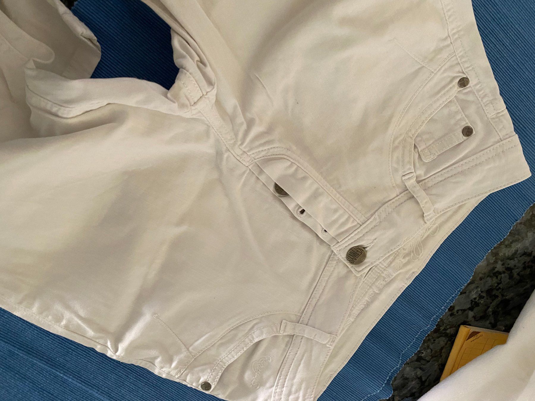 Jeans: Leichte Sommerjeans weiss Grösse 36 – Usato da Allenwinden venduto da Obalu 1