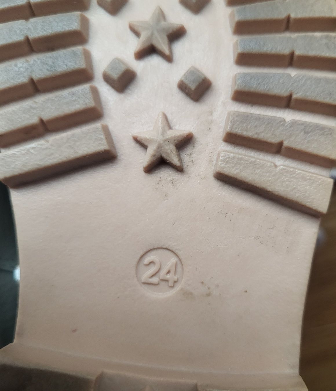 Fila Scarpe per ragazze: FILA-Schuhe Grösse 24 gebraucht – Usato da Zell LU venduto da claro62 6