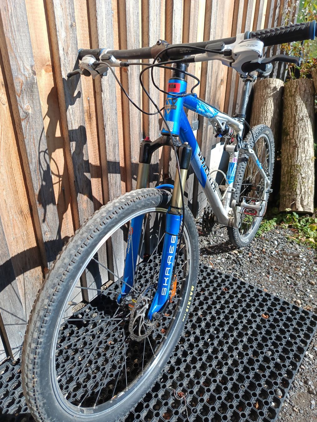 Wheeler Biciclette: Cooles Wheeler Bike Fully mit top Komponenten – Usato da Finsterwald LU venduto da zabryna 1
