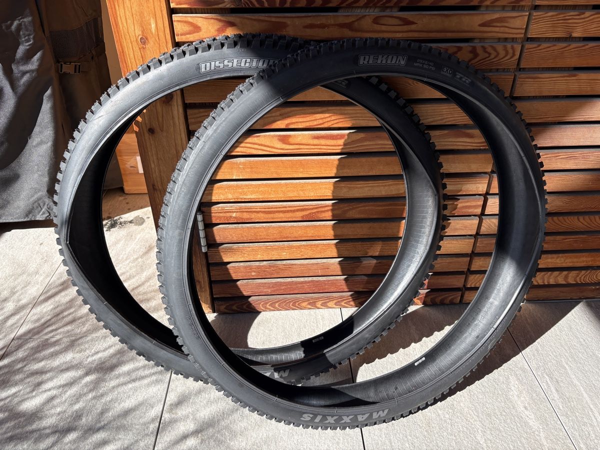 Maxxis Pneus & Kompletträder: MAXXIS Dissector & Rekon / 29x2.4 – Neu und originalverpackt aus Uster von MorlockS