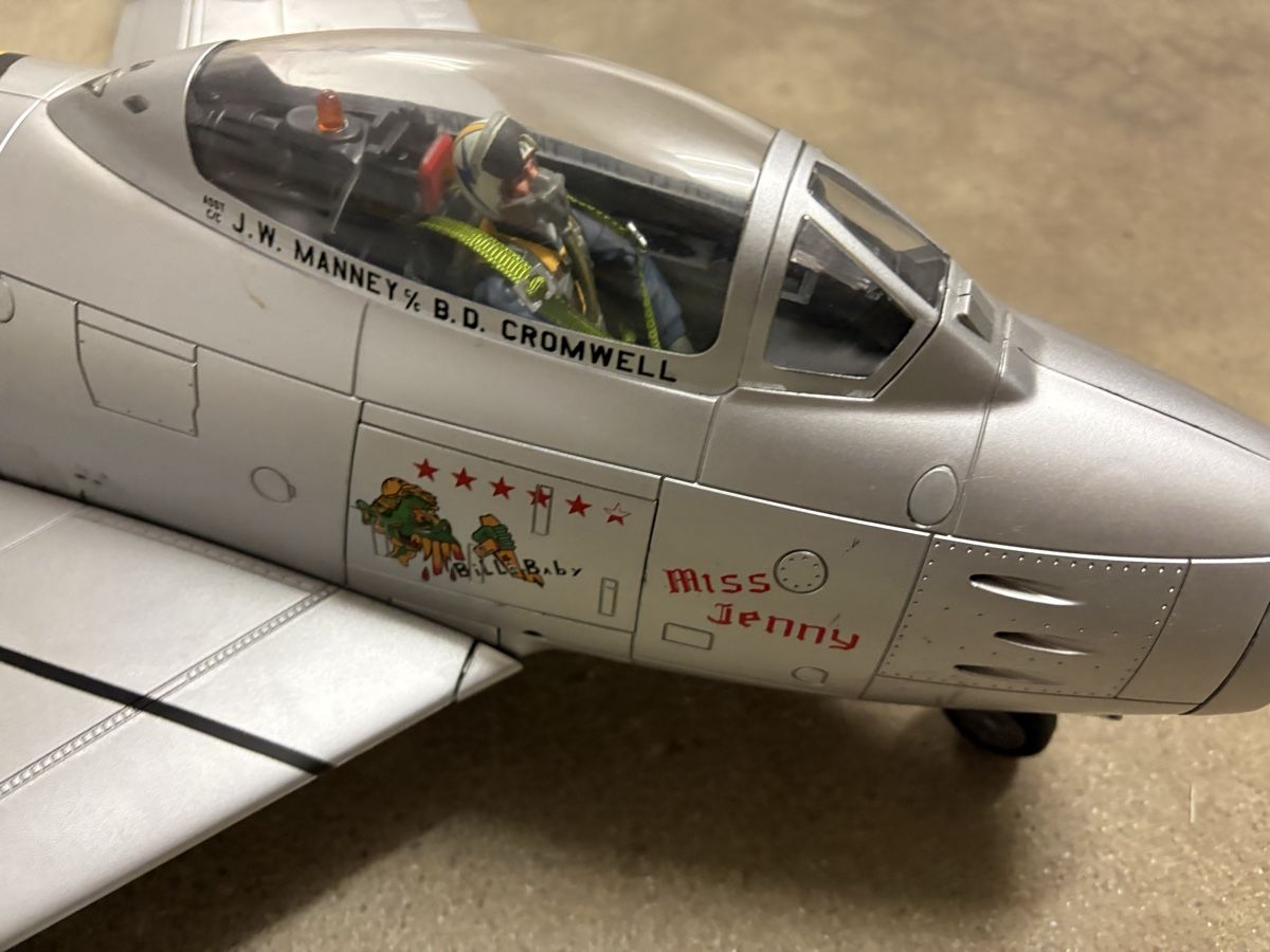 Kits de montage: Elite Force F86 Sabre 1/18 – D'occasion à Villarimboud par hampton2012 1