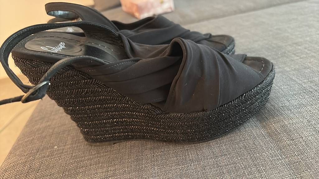 Scarpe da donna: Zeppe nere – Usato da massagno venduto da sof_fx2q 1