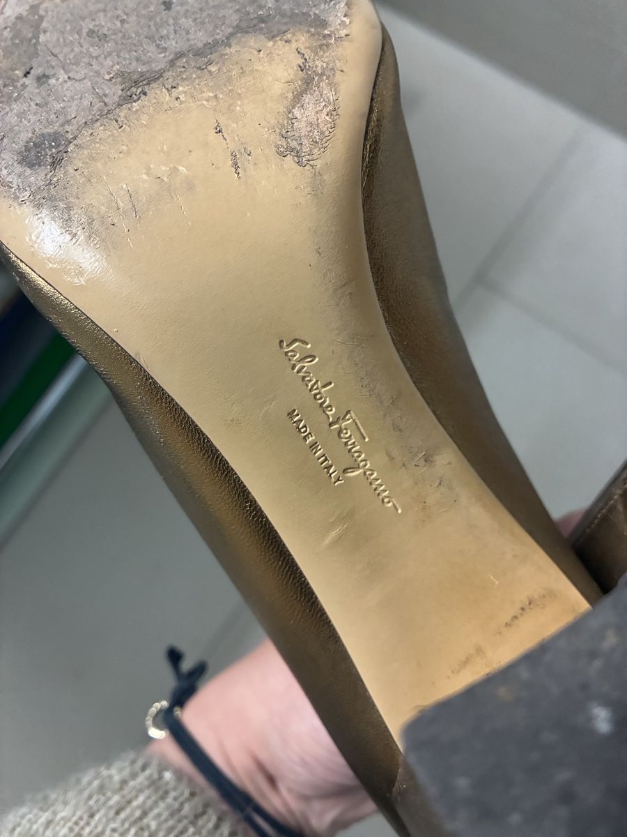 Salvatore Ferragamo Damenschuhe: Salvatore Ferragamo pump shoes leather – Gebraucht aus Zürich von Flaviavirginia 4