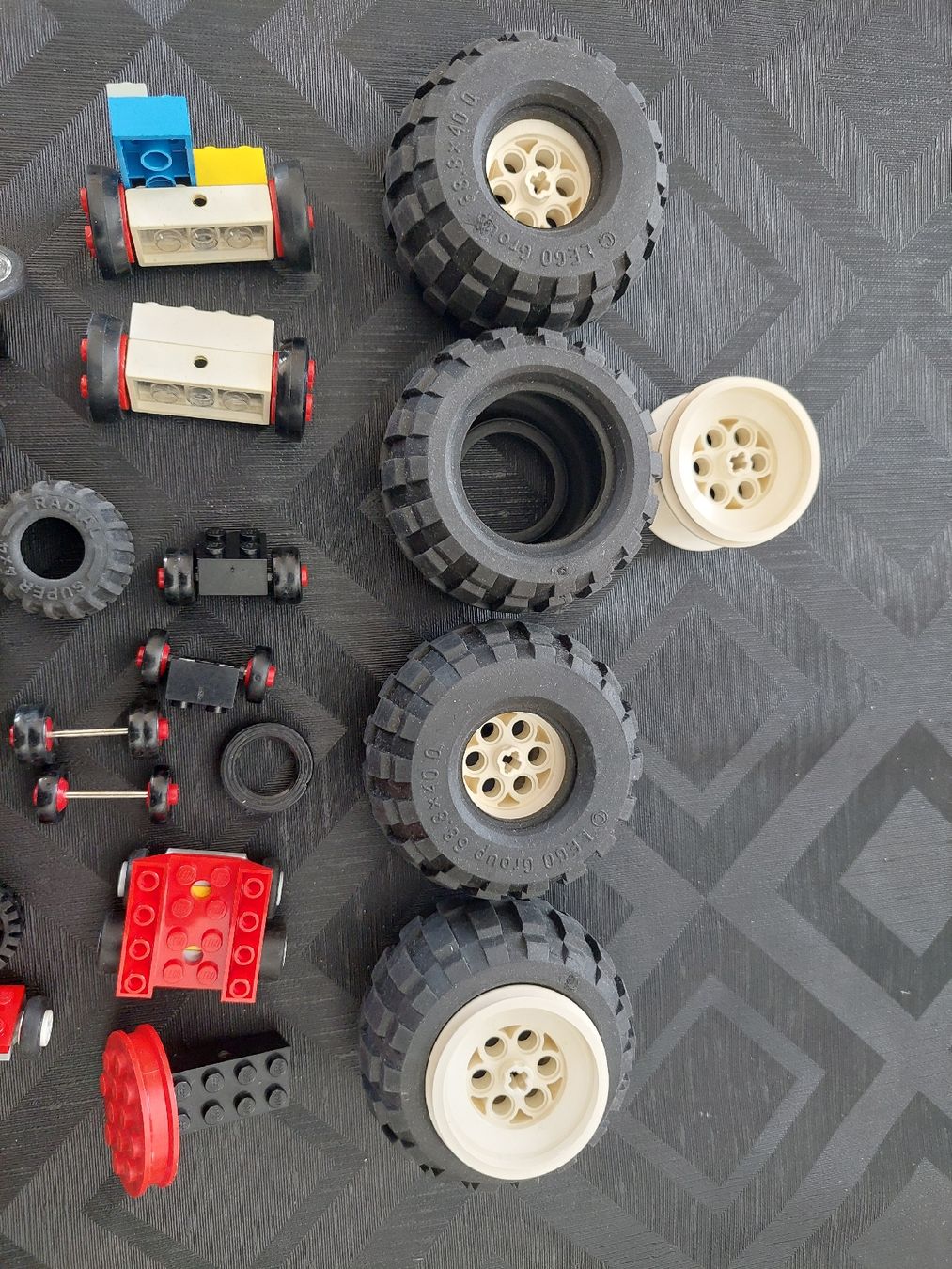 Lego Spielzeuge: Div. Lego Räder – Gebraucht aus Zetzwil von sti_x9xf 1