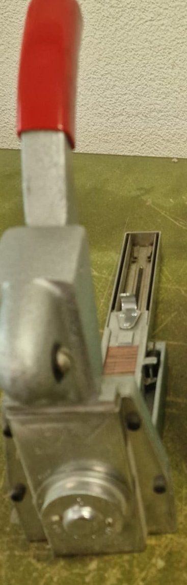 Tous les outils: manuellen Kartontacker – D'occasion à Lommiswil par eltec-mehring.ch