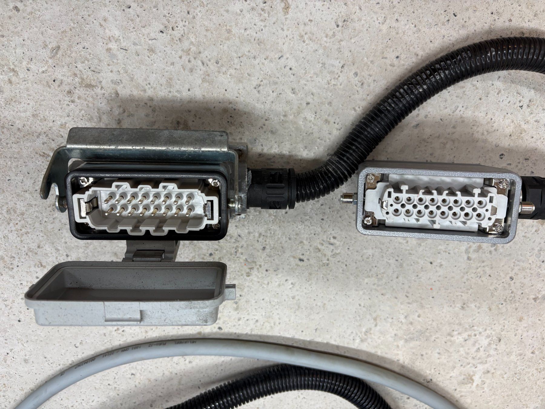 Walther Spine: Stecker und Kupplung 16Polig+E Walther – Usato da Horgen venduto da Juhob 1