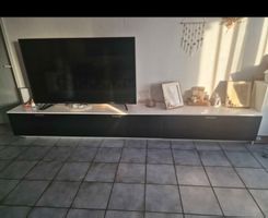 Sehr schöne und moderne tv möbel mit 3 Schublade.  3.30m L