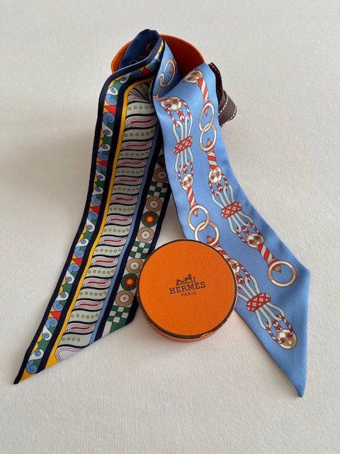 Hermès Foulard & Sciarpe: Hermès Twilly 2022 'Harnais en Rosace' – Nuovo (secondo la descrizione) da Arlesheim venduto da cocoandco 1