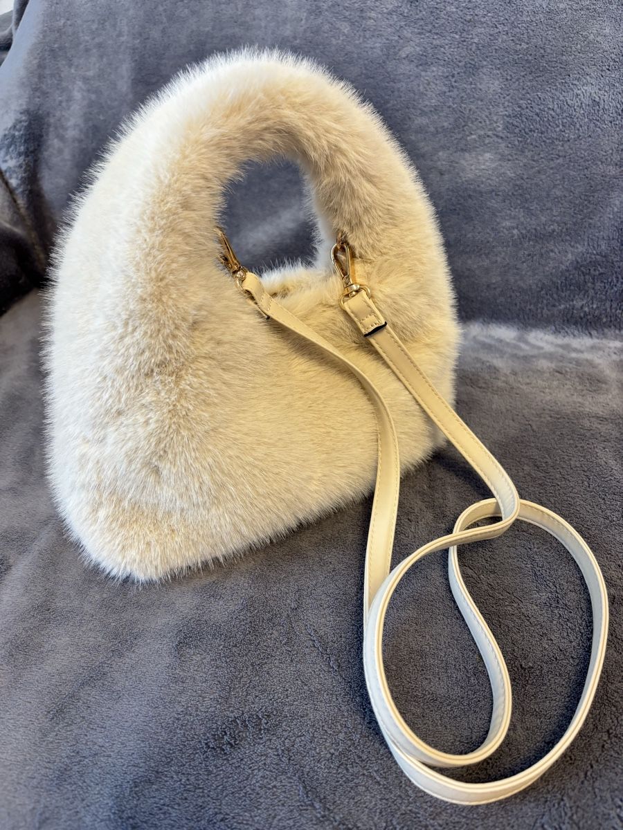 H&M Borse da donna: Fluffy crossbody bag - Light beige – Usato da Peseux venduto da Meea97 2