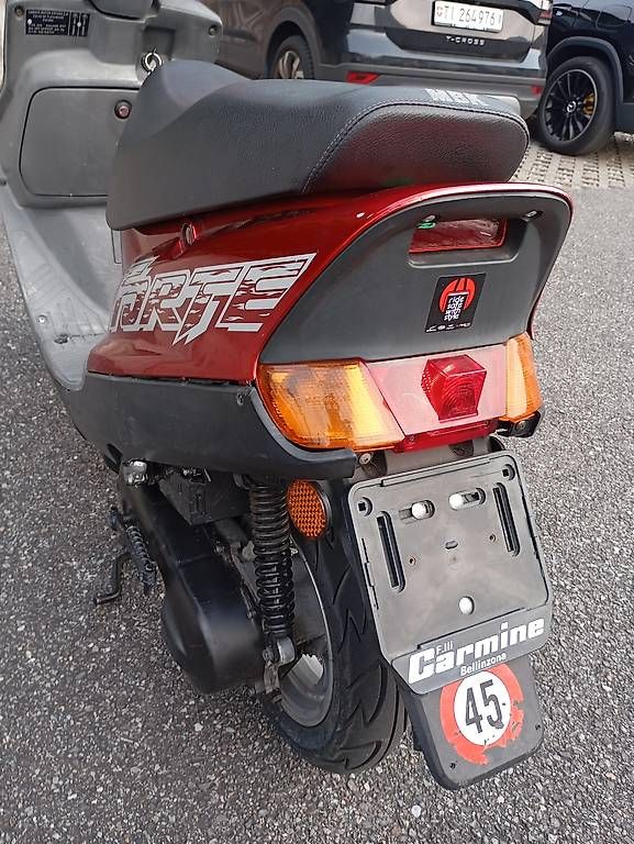 Scooter: Vendo scooter 50 MBK forte – Usato da Arbedo venduto da Chablis31 4