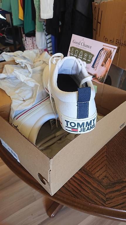 Tommy Hilfiger Scarpe da donna: Tommy Hilfiger Sneaker weiss NEU – Nuovo e nell'imballaggio originale da Grenchen venduto da Zombiepolizist 4