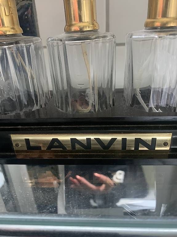 Lanvin Flaconi: Rares altes Lanvin Parfumdisplay mit 5 Originalen Flakons – Usato da Rothrist venduto da Oddymanliane 3