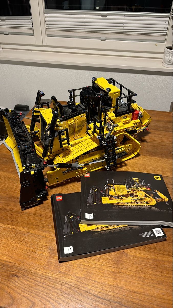 Technics Baukästen: LEGO Technic CAT D11 Bulldozer 42131 – Neu (gemäss Beschreibung) aus Horw von Ufdi93