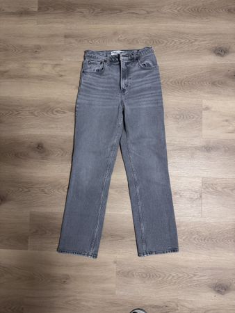 Jean gris Abercrombie & Fitch, taille 150 parfait état!
