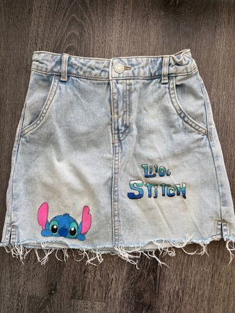 Jupe en jean Stitch Disney, taille 8-9 ans, comme neuf t.134