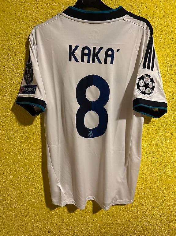 Canottiere & Pantaloni: Kaka Real Madrid Retro Trikot – Usato da Büren an der Aare venduto da dan_2b8n 1