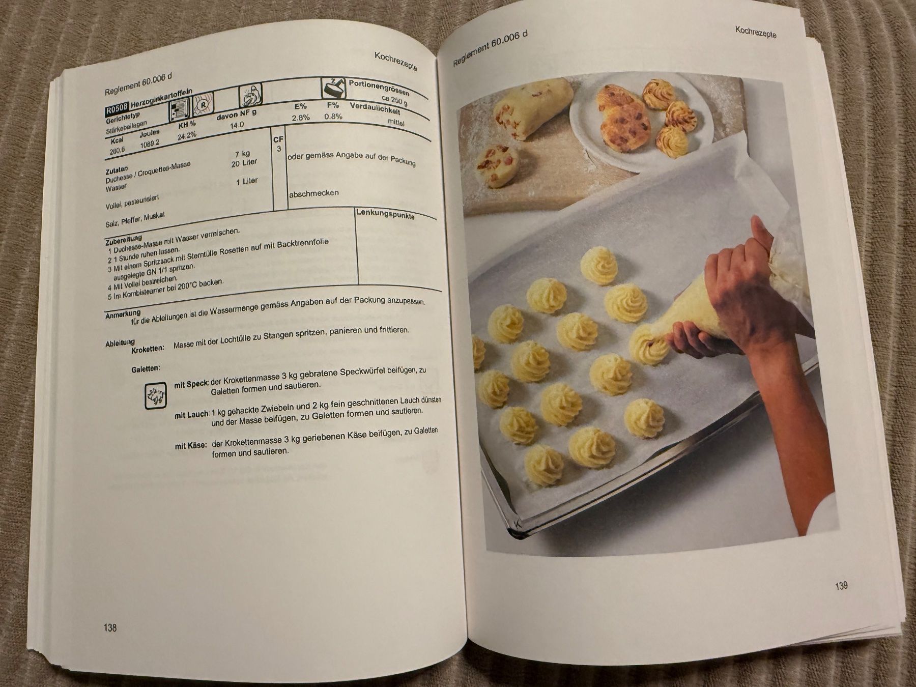 Libri: Kochbuch der Schweizer Armee – Nuovo (secondo la descrizione) da Brütten venduto da Hst1 9
