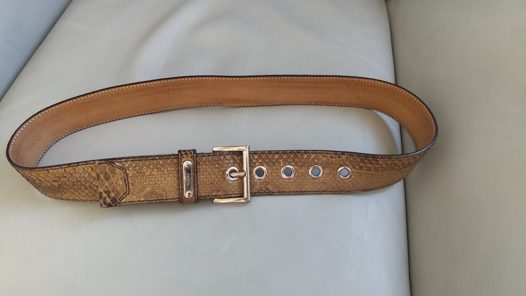 Prada Ceintures: Ceinture en cuir PRADA – D'occasion à Lausanne par clog 1
