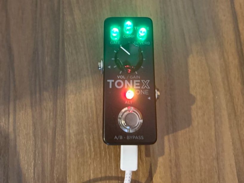 IK Multimedia Instruments de musique: Airstep TX MIDI-Controller mit Tonex One Effektpedal – D'occasion à Magden par Vinci70 1