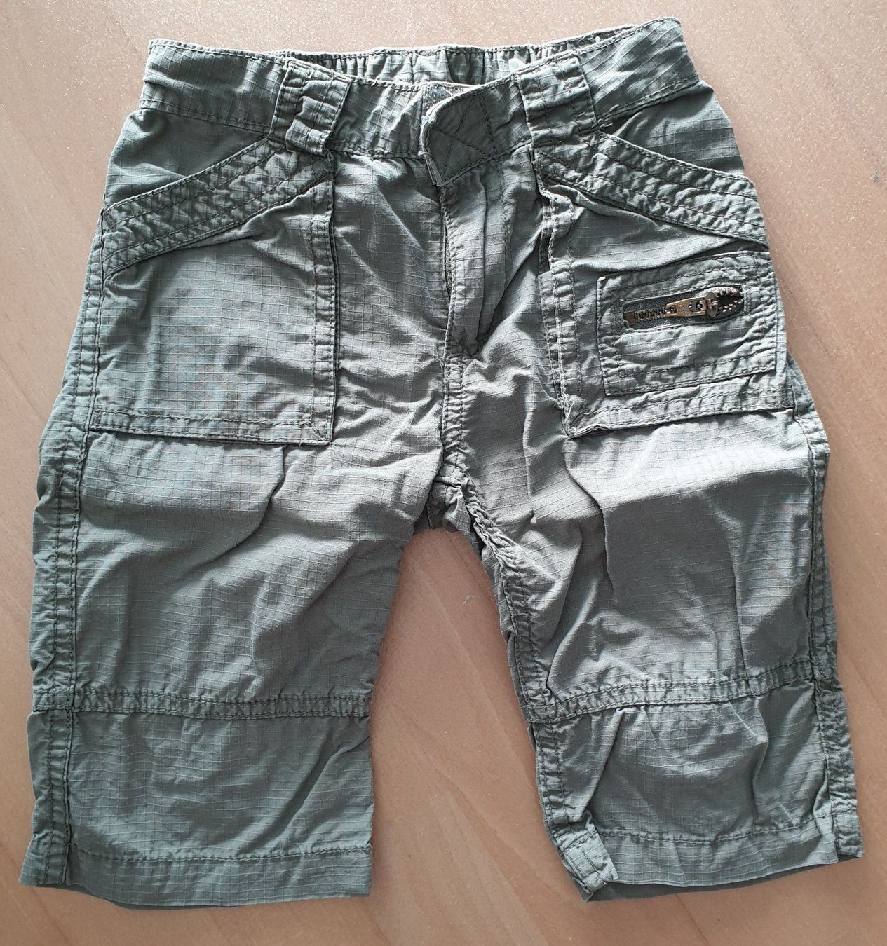 Pantaloni: Kurze Hose oliv - Grösse 98 – Usato da Wittenbach venduto da Pat12