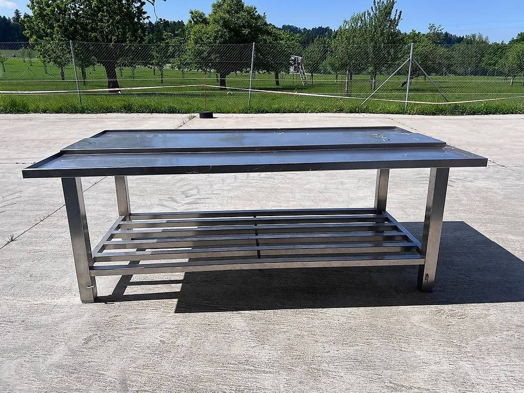 Tische: Metzgertisch Chromstahl – Gebraucht aus Hellbühl von Saluna01