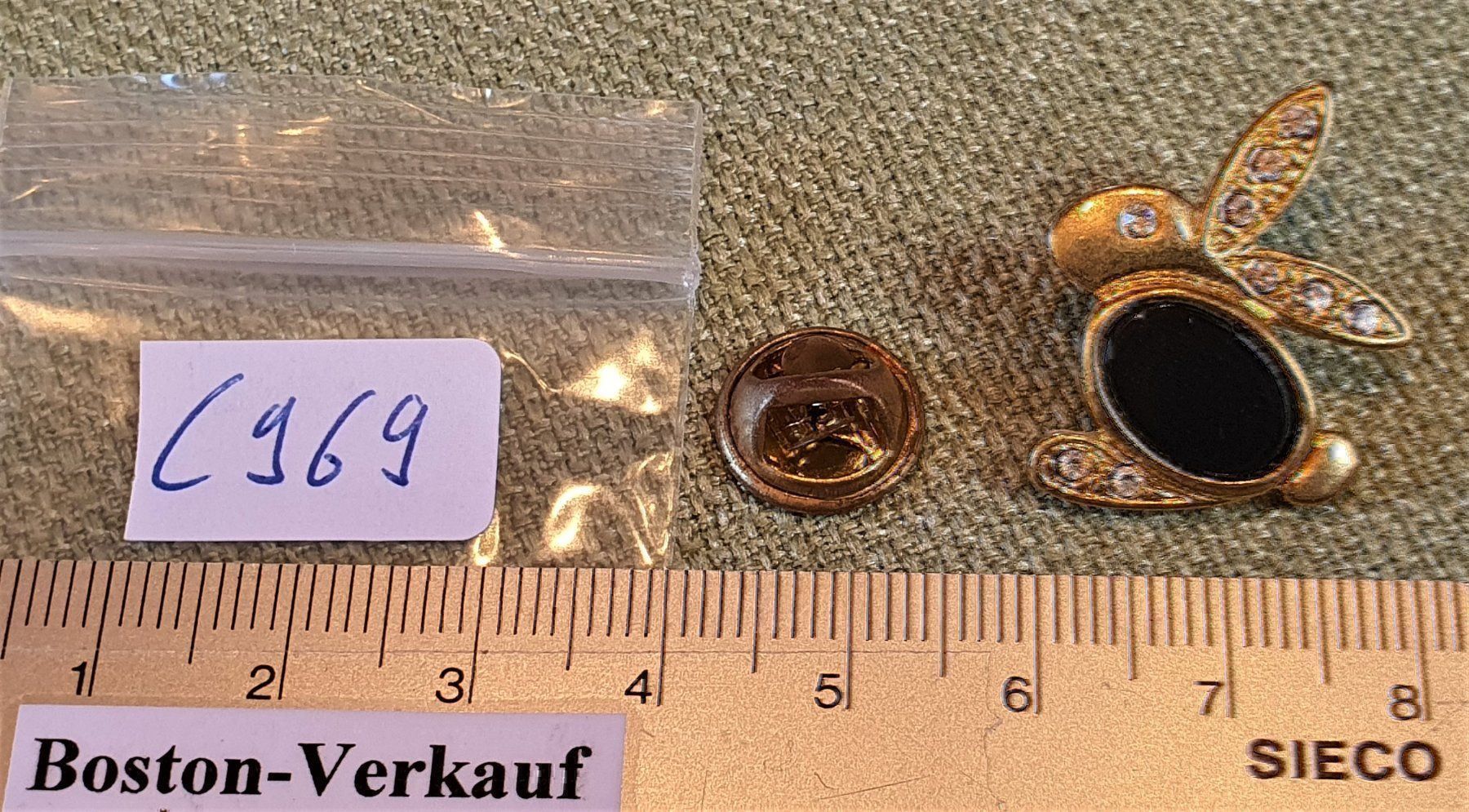 Figuren: C969  Pin Goldiger Hase Schwarzer Stein? – Gebraucht aus Reinach BL von Boston-Verkauf 3