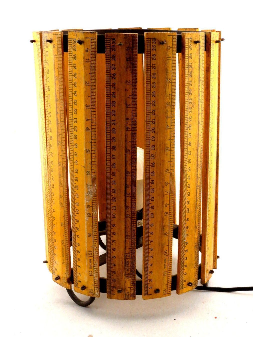 Lampade: Lampe de table originale, objet détourné – Usato da Noville venduto da novar 2