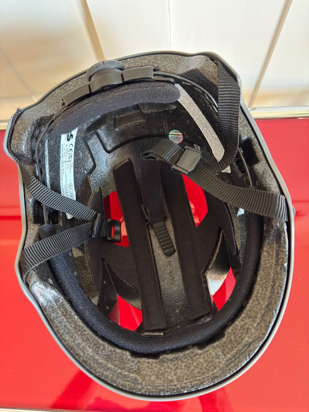 Caschi: Alpina-Velohelm "Soho" (Grösse M-L) – Usato da Winterthur venduto da Frisso 2