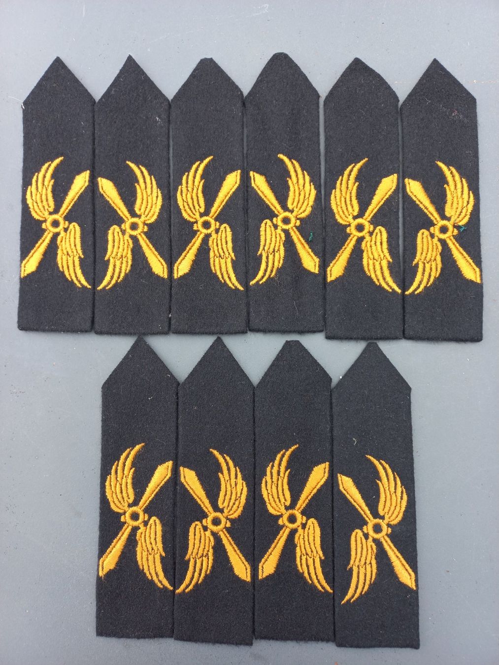 Schweizer Armee Uniformi: 10 Ärmelpatten, Flieger, schwarz – Usato da Horw venduto da Bellevue10
